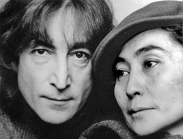 
	
	Khi John Lennon mua hòn đảo Dorinish thuộc vịnh Clew, Ireland, nó đã được mệnh danh là hòn đảo Beatles. Sau khi ông qua đời, vợ ông đã bán hòn đảo này và quyên góp tiền cho một tổ chức từ thiện ở Ireland.